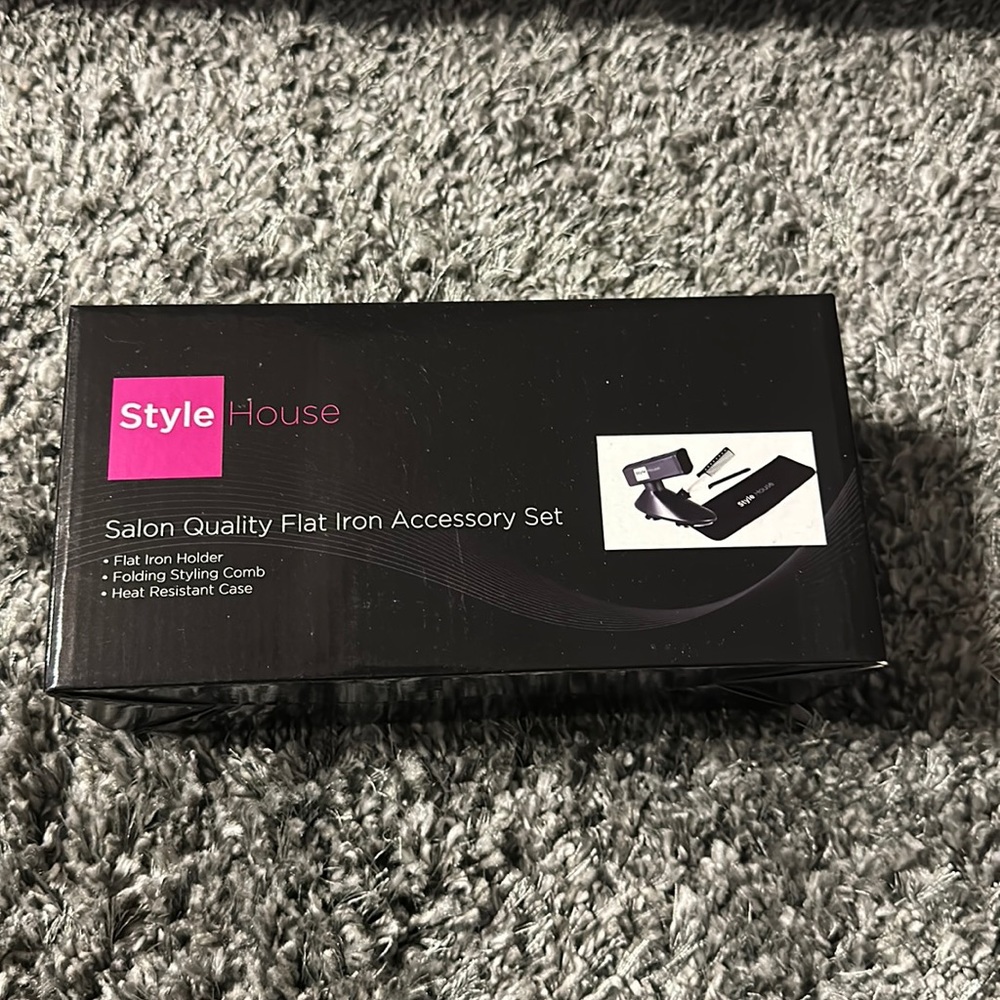 Salon Quality Flat Iron Accessory Set